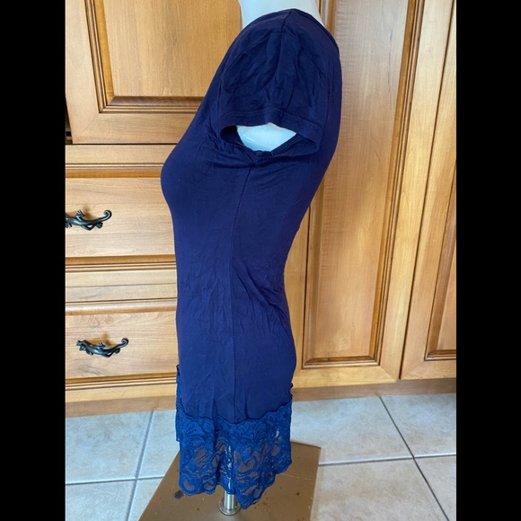 💰3 for $20 - Fitting Shirt with Lace Bottom - Picture 2 of 4